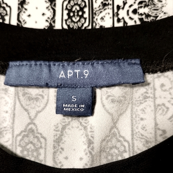 Apt 9 Sleeveless Blouse - Picture 3 of 3